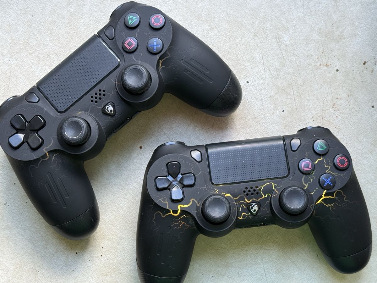 Controller: 2 Ps4 Controller der Marke Echtpower mit LED Design – Gebraucht aus Zürich von mangomaster 1