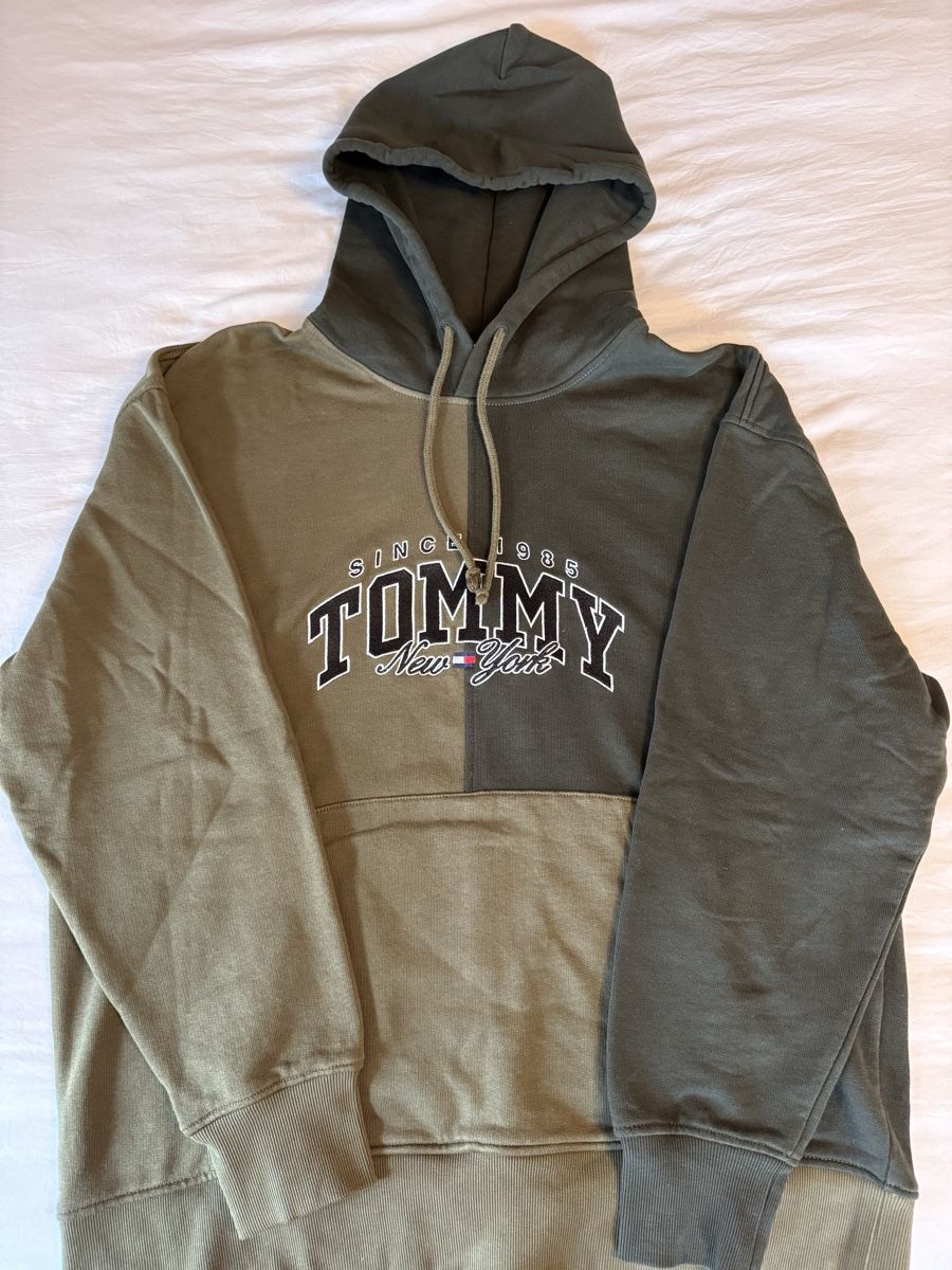 Tommy Hilfiger Maglioni & Felpe: Tommy Jeans Olive Green Block Colour – Nuovo (secondo la descrizione) da Surava venduto da Leticia2406
