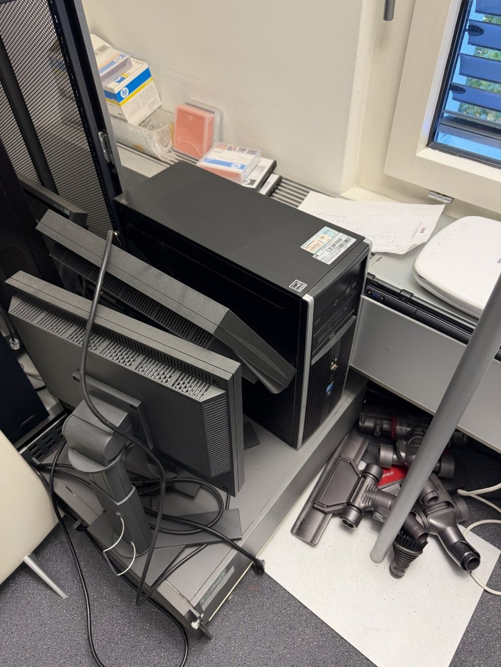 Racks & Cavalletti: Drucker, Server-Rack, Bildschirme – Usato da Baar venduto da sch_2q8r 2
