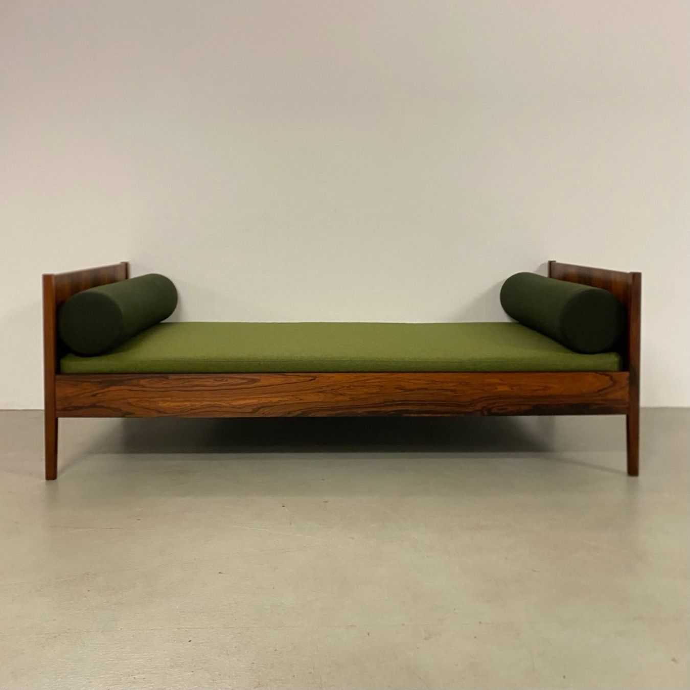 Divani: Danish Palisander Daybed Bett 1960s restauriert – Usato da Basel venduto da MidMod20C 4