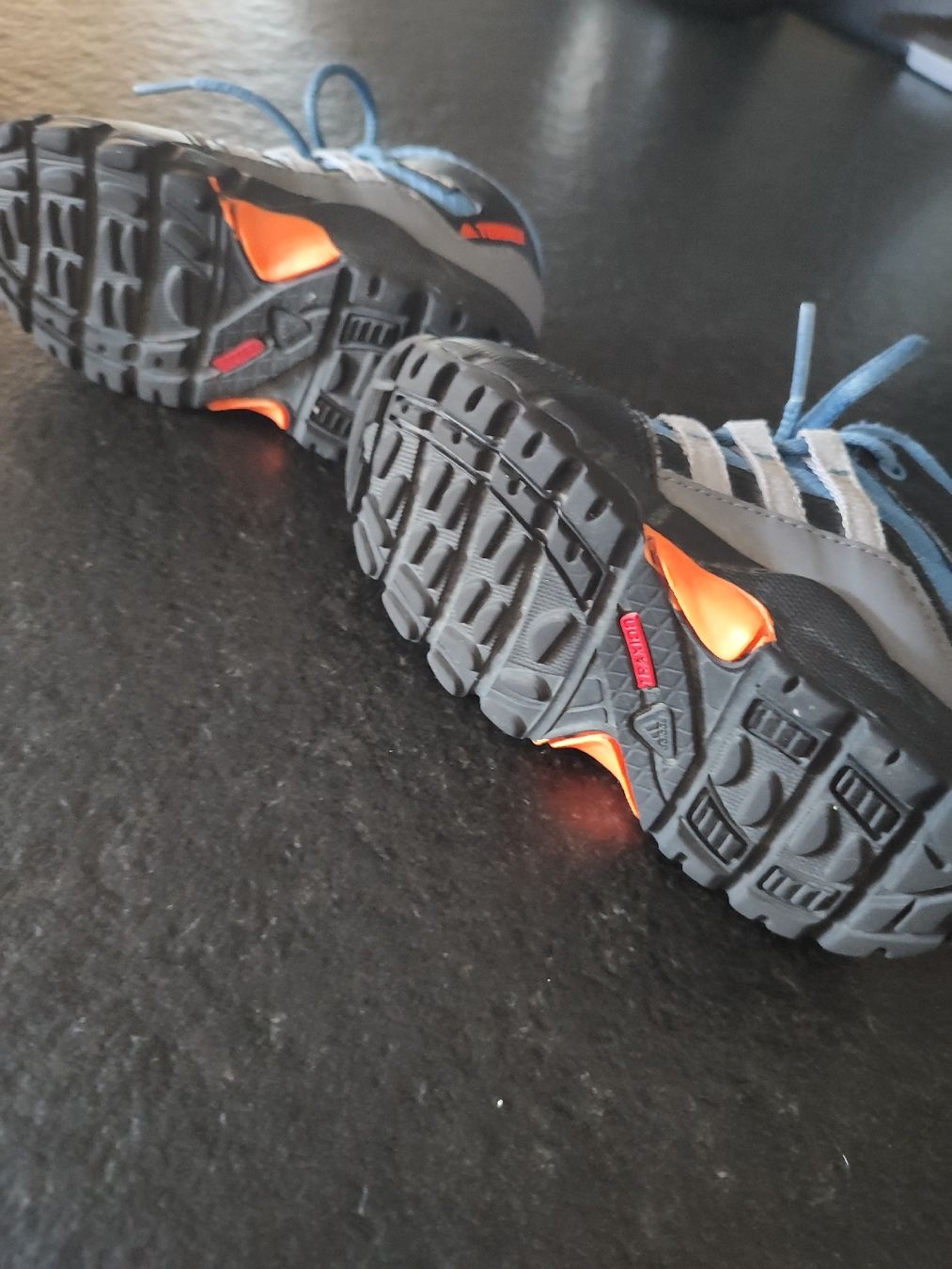 Adidas Chaussures garçon: Kinder Wanderschuhe Adidas Grösse 22 Gore-Tex – D'occasion à Murten par NathalieBruderer 3