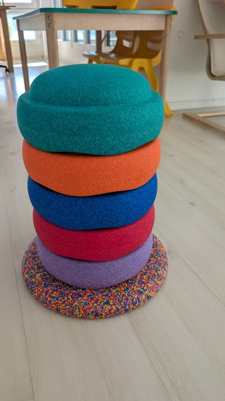 Jouets: 6 bunte Stapelsteine – D'occasion à Kilchberg ZH par christophschmid
