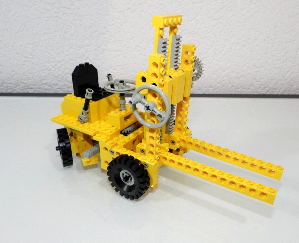 Lego Kit di costruzioni: LEGO TECHNIC 850 HUBSTAPPLER MIT IDEENBUCH MIT BAUPLAN – Usato da Turbenthal venduto da Ddanuh 4