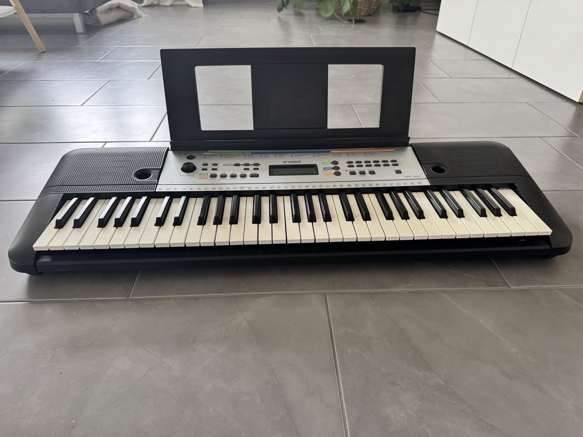 Yamaha Strumenti musicali: Yamaha YPT-255 Digital Keyboard mit Netzteil oder Batterie – Usato da Galgenen venduto da Sonni_007