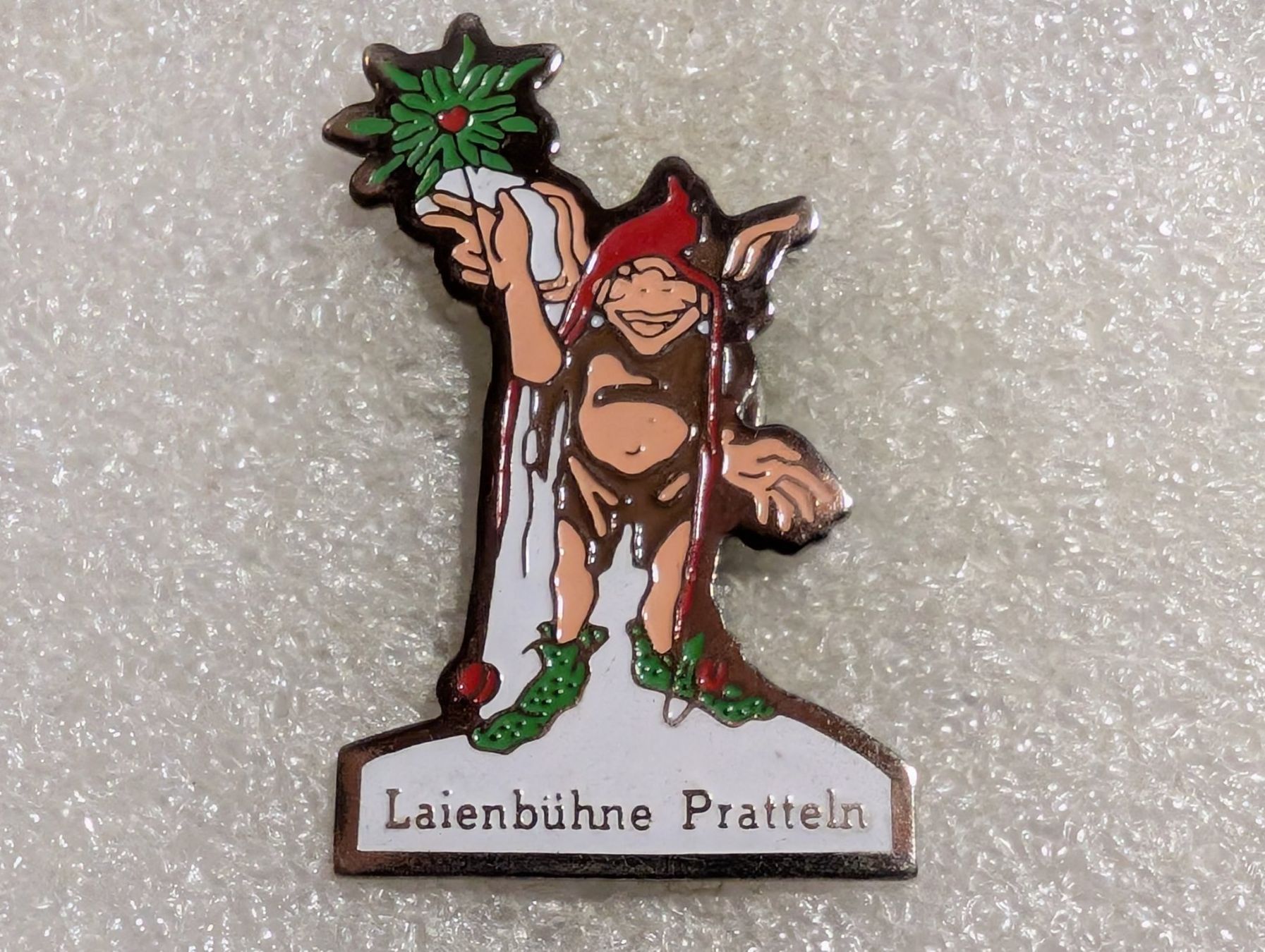 Placchette & Badge: Ansteckpin 243: Laienbühne Pratteln – Usato da Oppligen venduto da Pin-Fall-Shop