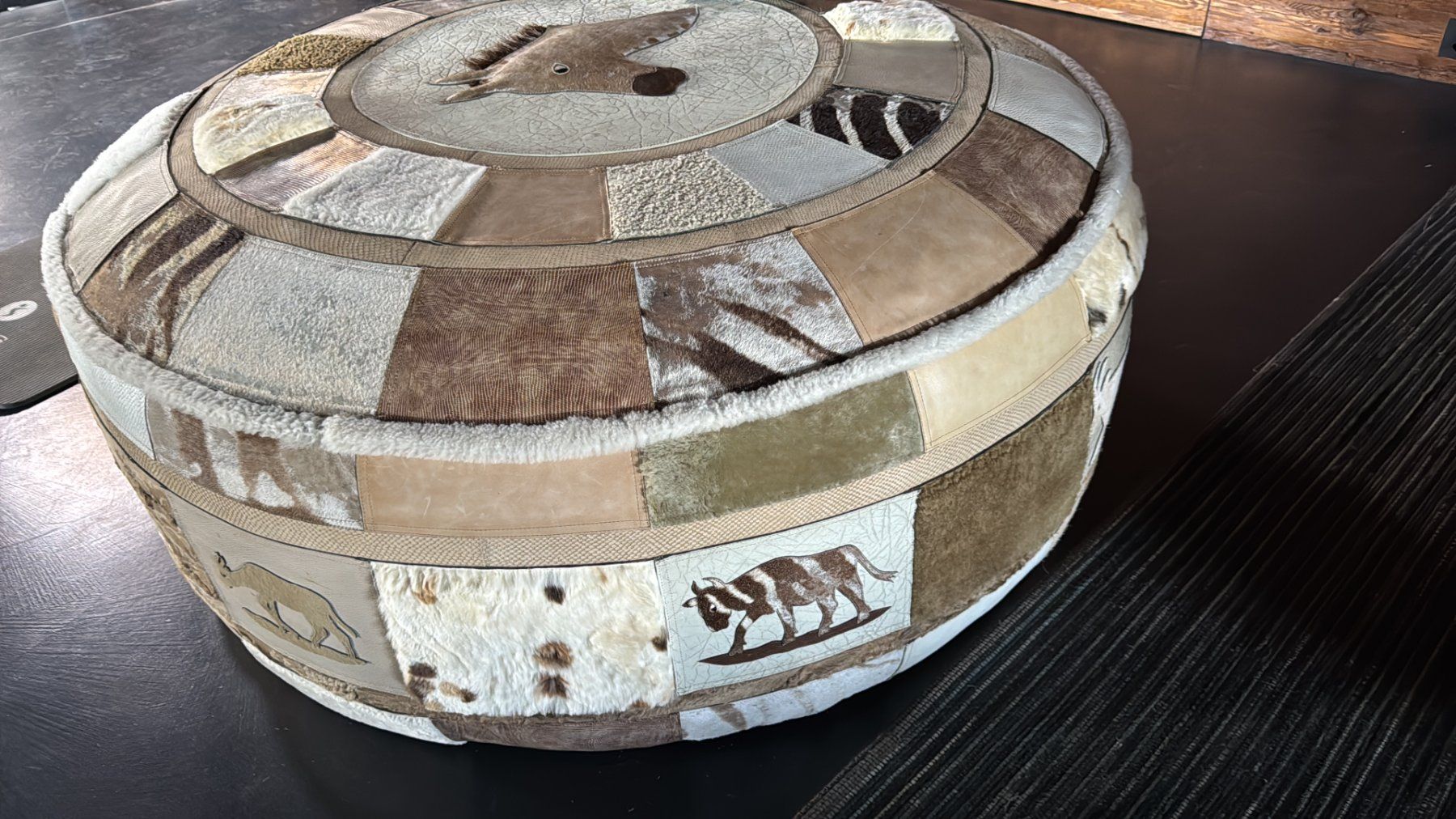 Dischi in vinile: LEATHEROOZE Moroccan Leather Pouf – Usato da Oeschseite venduto da -Luxury-On-Line- 1