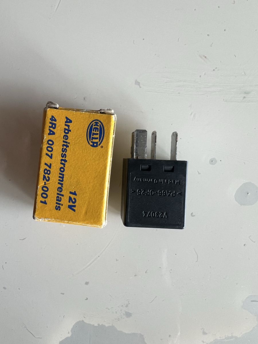 Interruttori: Auto Relaisschalter (12 V) – Usato da Brunnen venduto da k-mako 1