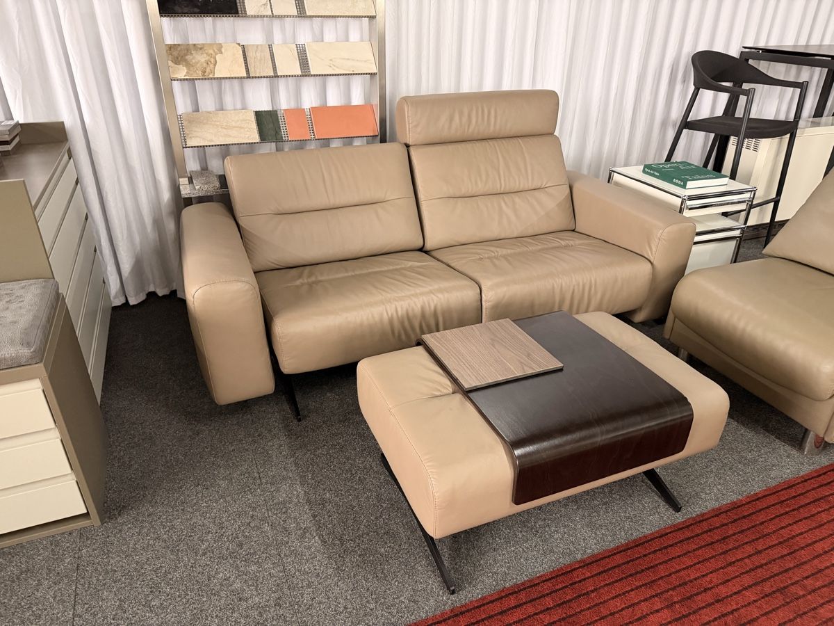 Stressless Divani: Stressless Sofa Stella verstellbar mit Hocker - Tisch – Nuovo (secondo la descrizione) da Luzern venduto da Emelie77