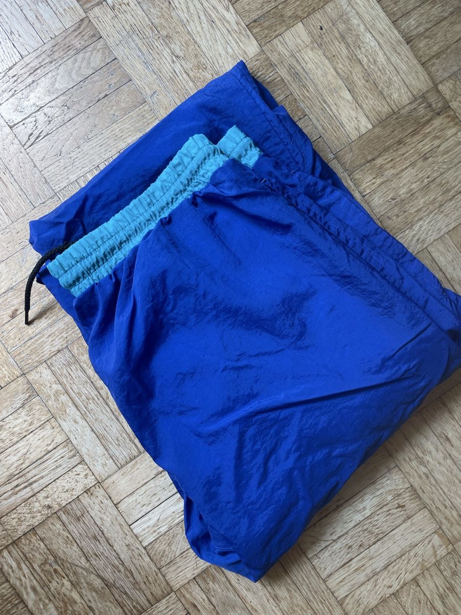 Reebok Pantaloni: Vintage Reebok Trainingshose blau Grösse M – Usato da Zürich venduto da Carlajimena 2