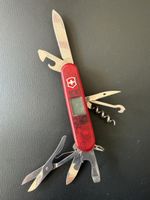 Couteau suisse multifonction Victorinox avec écran digital 