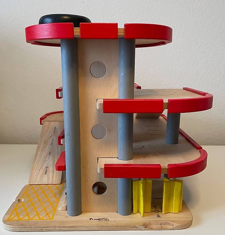 Spielzeuge: Spielgarage aus Holz – Gebraucht aus Kreuzlingen von deGriGri 1