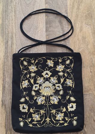  Wunderschöne Schwarze Tasche mit Goldstickerei