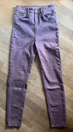 Coole Hose dunkelaltrosa