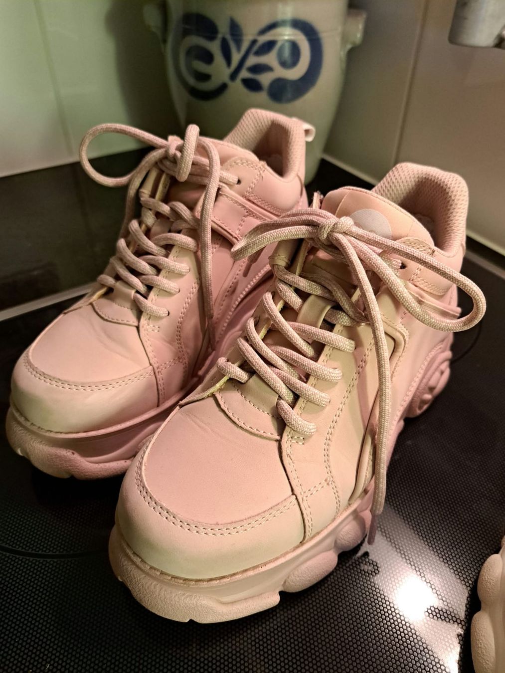 Buffalo Scarpe da donna: buffalo rosa/pink/weiss 2er set – Usato da Sisseln AG venduto da schenk-figuren 2
