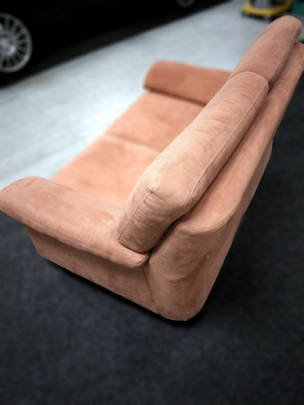 Divani: Schönes Wildleder-Sofa grosszügiger 2-Plätzer – Nuovo (secondo la descrizione) da Arch venduto da Drosselbart 2
