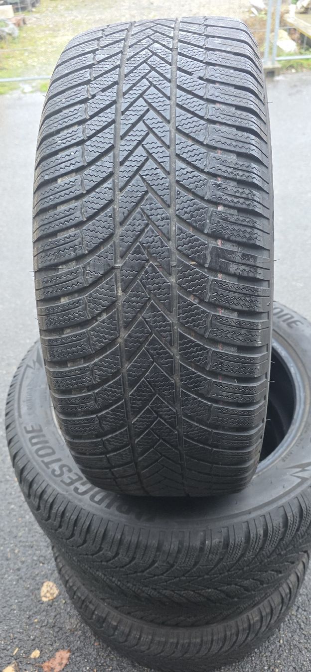 Bridgestone Pneumatici & Ruote complete: Winterpneu 235/55/R19 M+S – Usato da herzogenbuchsee venduto da jamma01 1