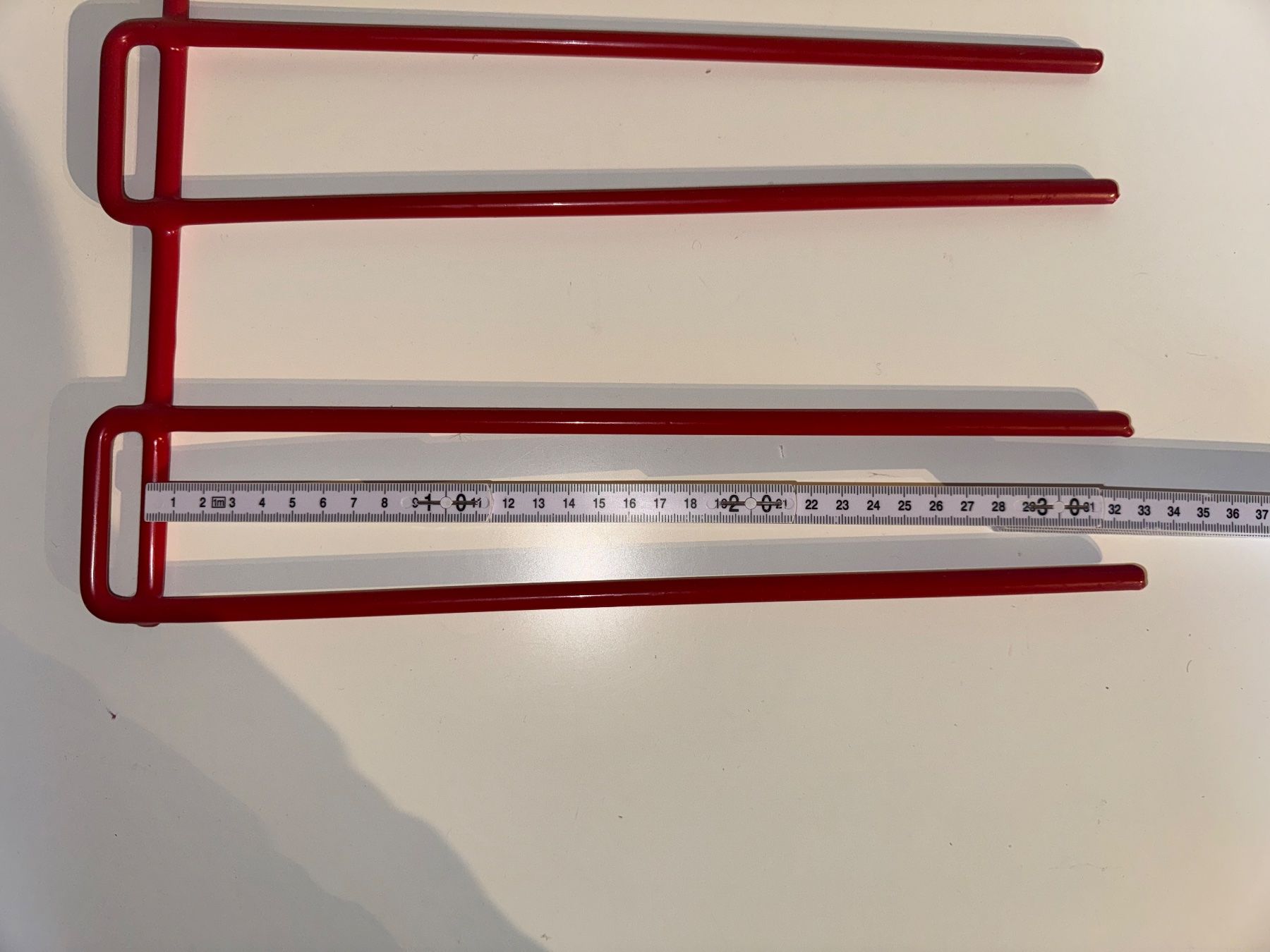 Kleiderbügel: 2 rote Hosenkleiderbügel – Gebraucht aus Grosswangen von Second_hand_paradise 3