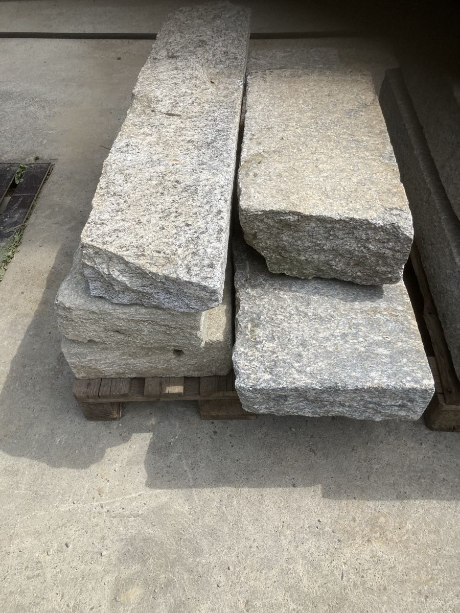 Pietre & tegole: Div Granit Fundament /treppentritte – Usato da Uerkheim venduto da Dealer-4813 5