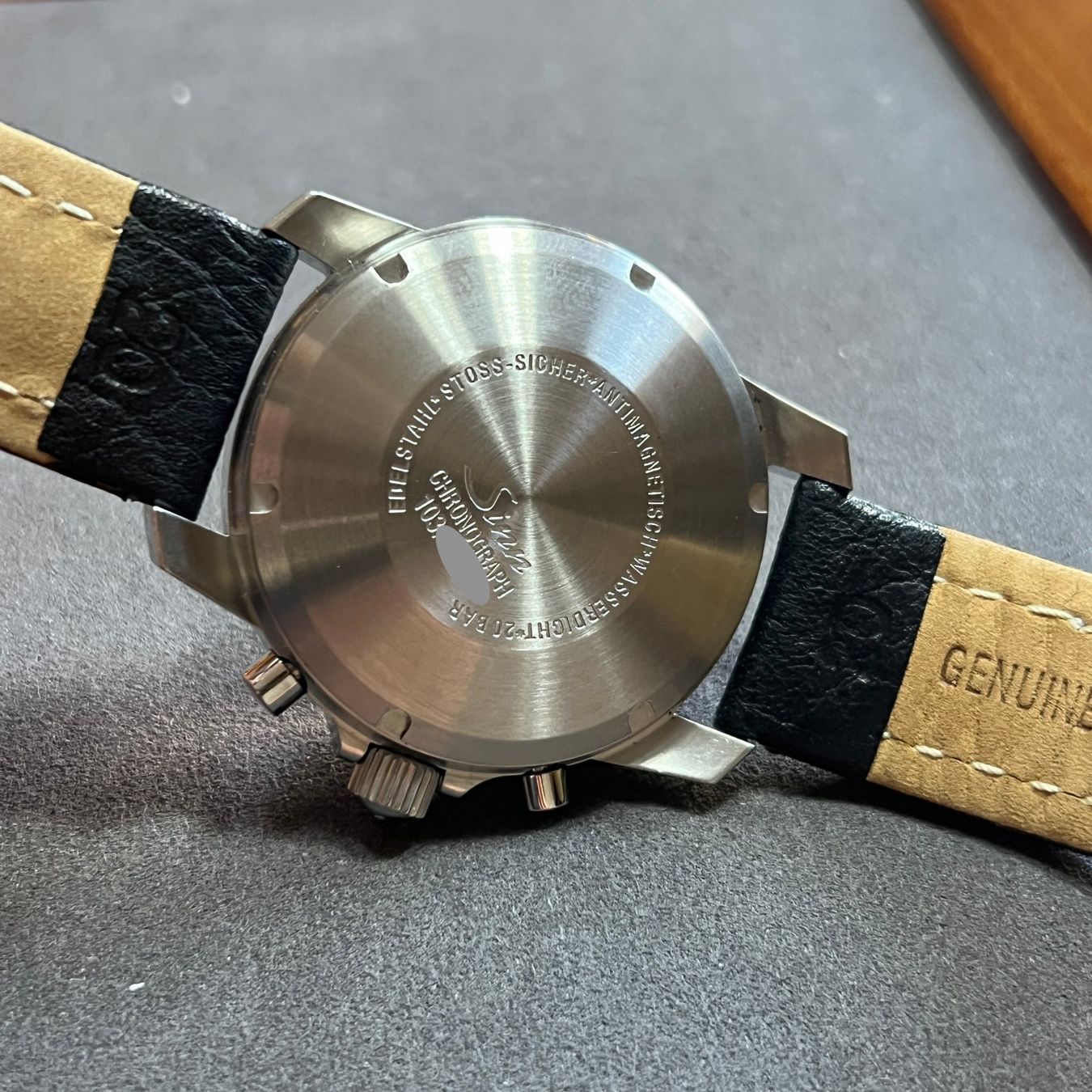 Sinn Montres: Sinn Pilot Chronograph Full Set 103.B.AUTO.POL.TY – D'occasion à Carouge GE par Watchaser 4