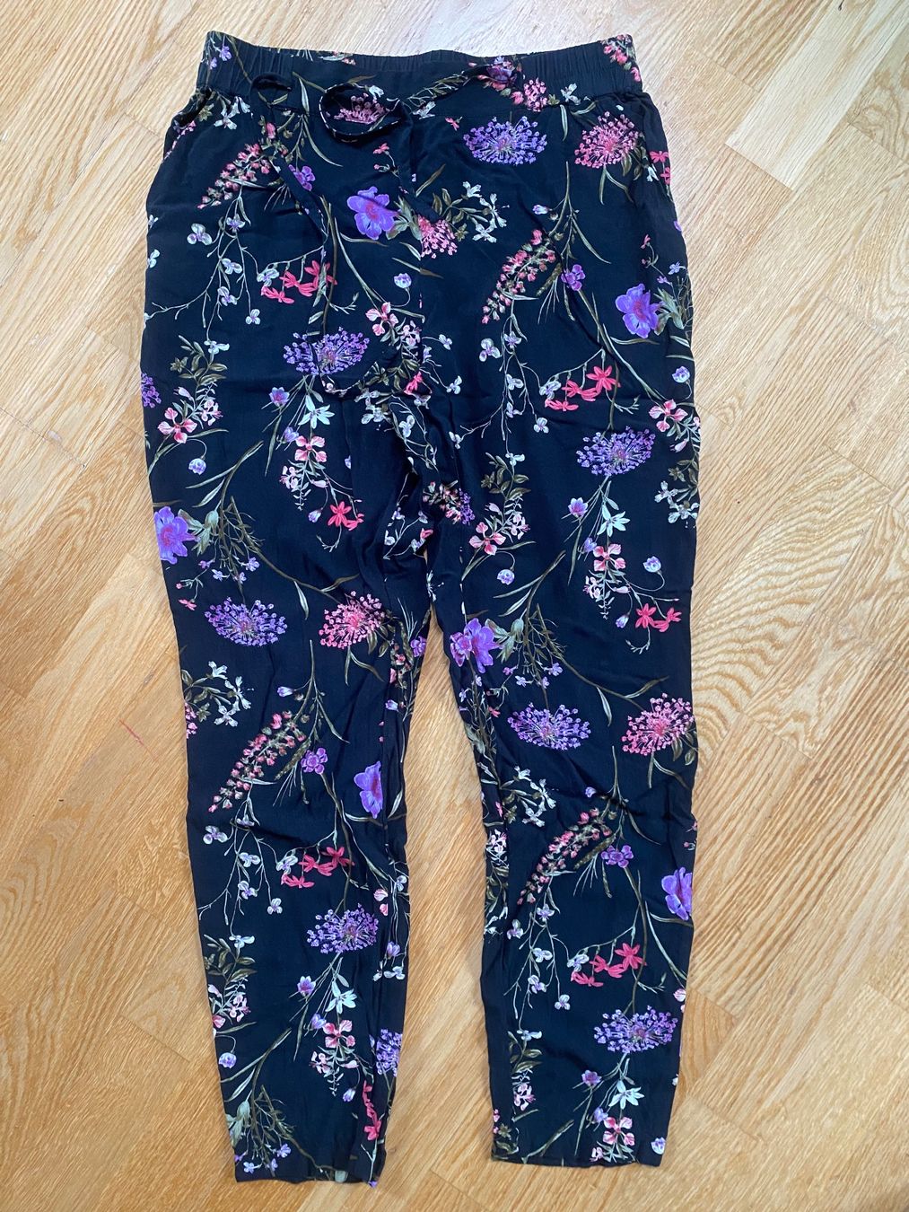 Vero Moda Pantaloni: Stoffhose Vero Moda – Usato da Zürich venduto da Fabienne059 1