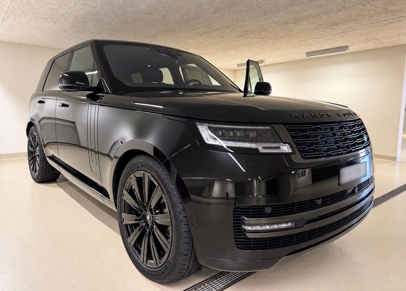 Land Rover Autos: Land Rover Range Rover D300 – Gebraucht aus Baar von Famaventures