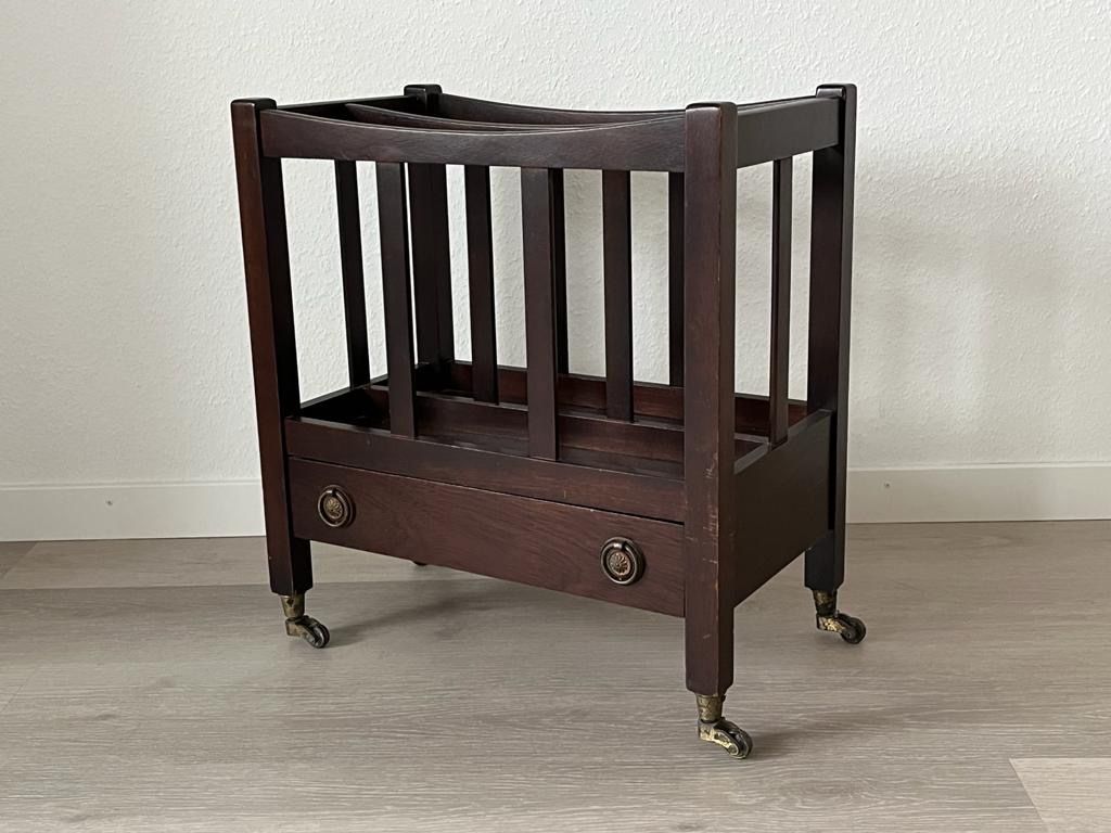 Sonstiges für Haushalt & Wohnen: Mid-Century Zeitungsständer aus Holz – Gebraucht aus Horgen von Grizzly83