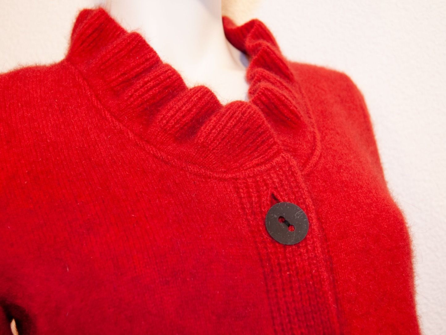 Jacken: Possum Damen Jacke mit Rüschen L rot – Neu und originalverpackt aus Zollikofen von marys-choice 1