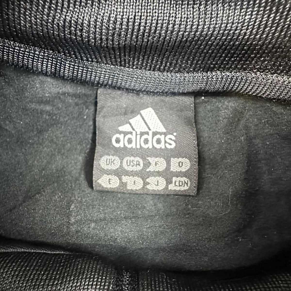 Adidas Jacken: Adidas black jacket – Gebraucht aus Erlinsbach SO von TogaResell 3