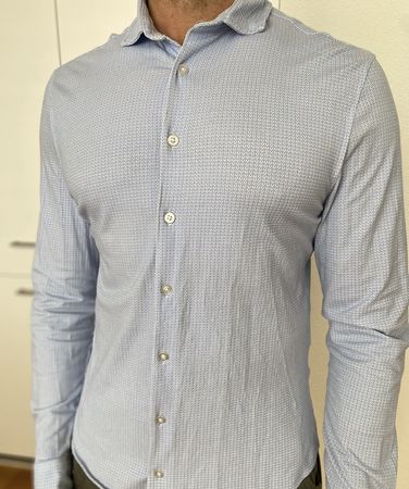 Elegantes Herrenhemd, hellblau, Grösse M, Top Zustand!