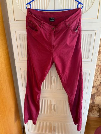 Bordeau Cordhose von Artime, Grösse 44, neuwertig!