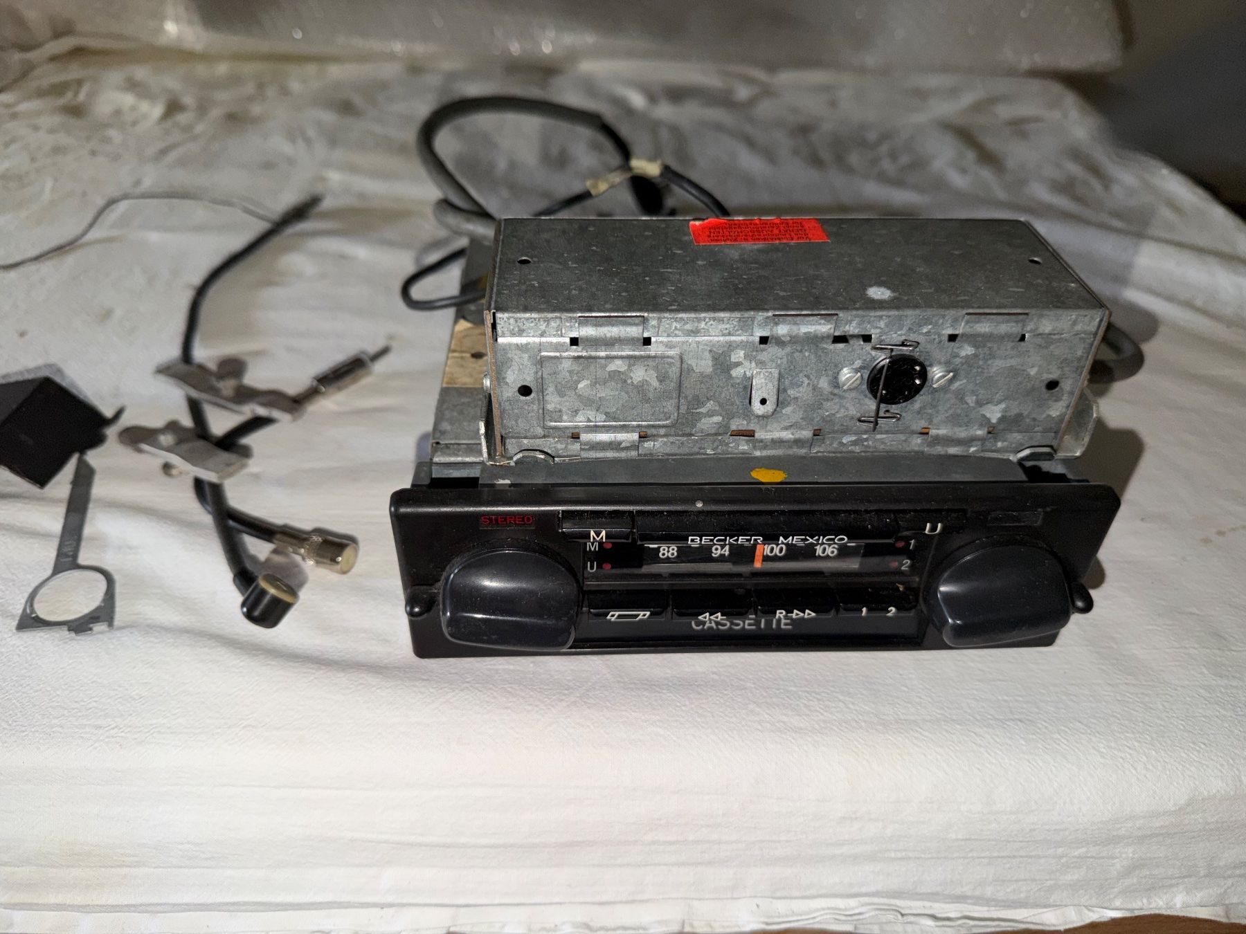 Mercedes-Benz Tutti pezzi di ricambio auto: Autoradio Becker Mexico Kassette 12 Volt gratis Versand CH – Usato da Luzern venduto da Basa73