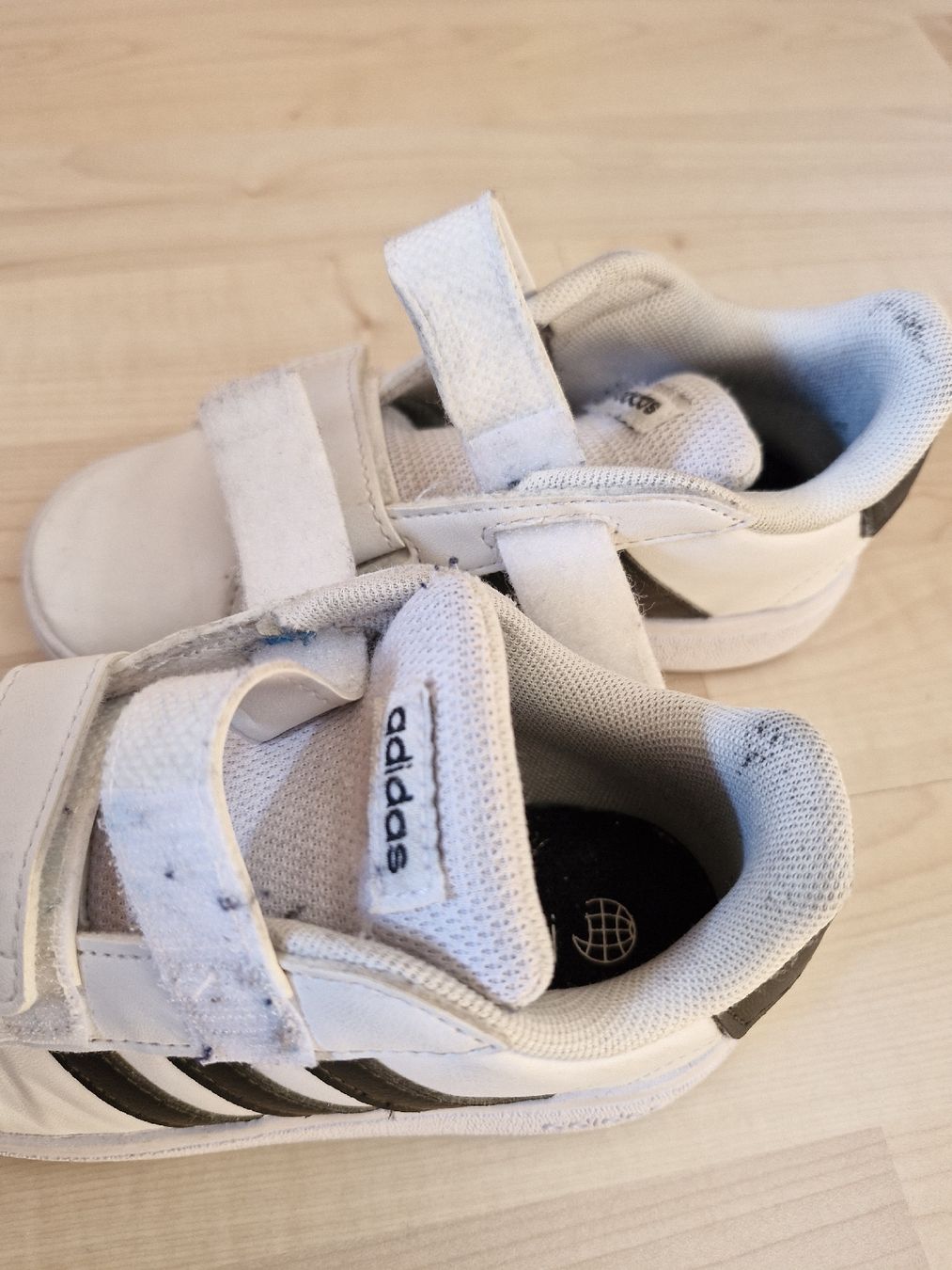 Adidas Scarpe per ragazzi: Turnschuhe Gr.27 – Usato da Disentis/Mustér venduto da epa_862v 5