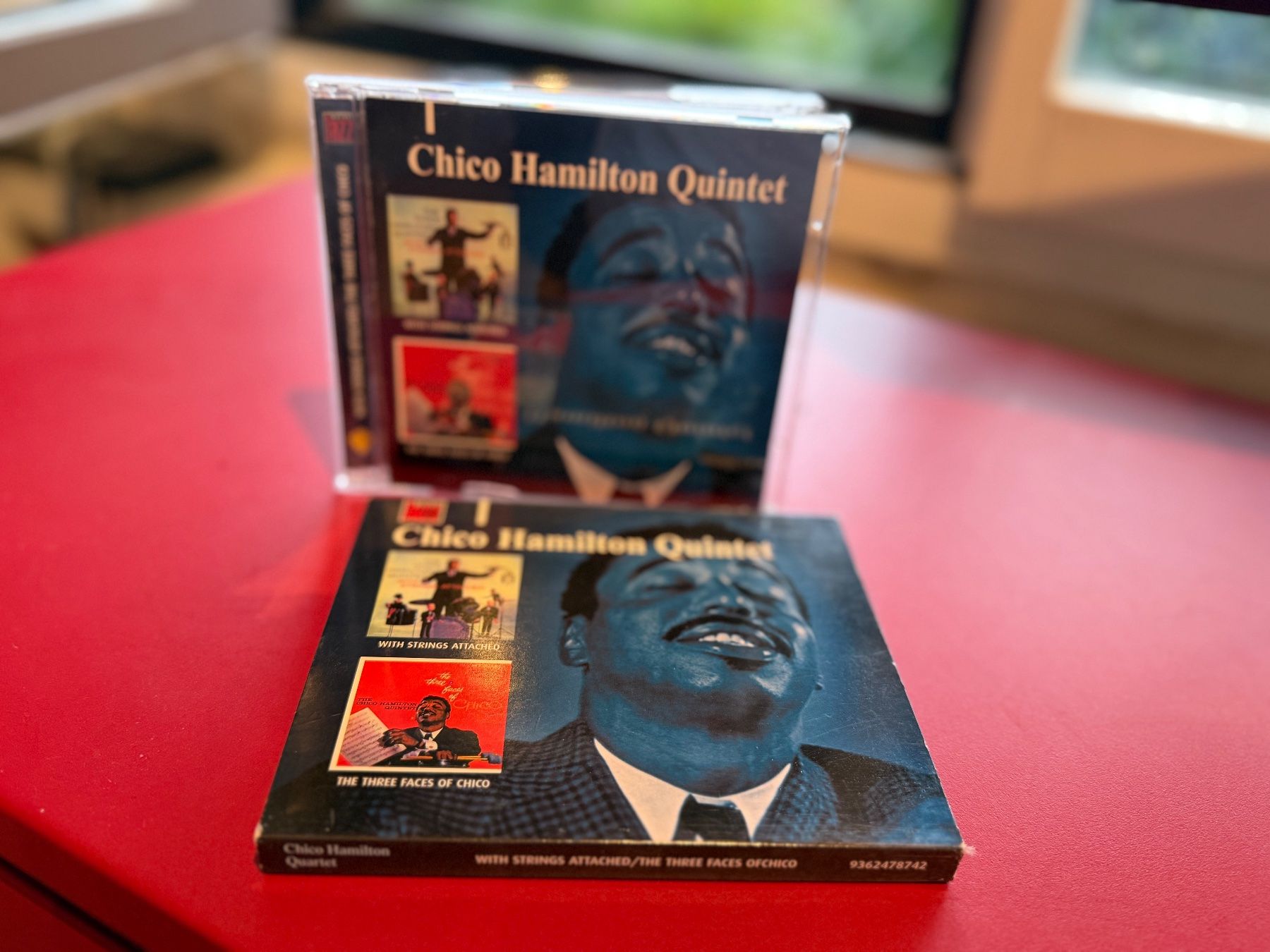 CDs: Chico Hamilton - With Strings Attached/The Three Faces HF41B – Gebraucht aus Küsnacht ZH von JazzRecords 2