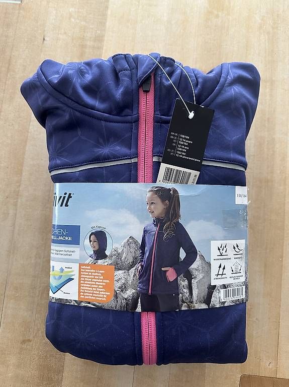Jacken & Mäntel: Mädchen Softshelljacke mit Kapuze Grösse 158 / 164 – Neu und originalverpackt aus Häggenschwil von lae_zd25 2