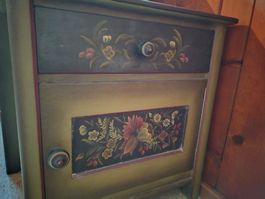 Nachtkästchen bemalt 1980 floral vintage Zustand gut
