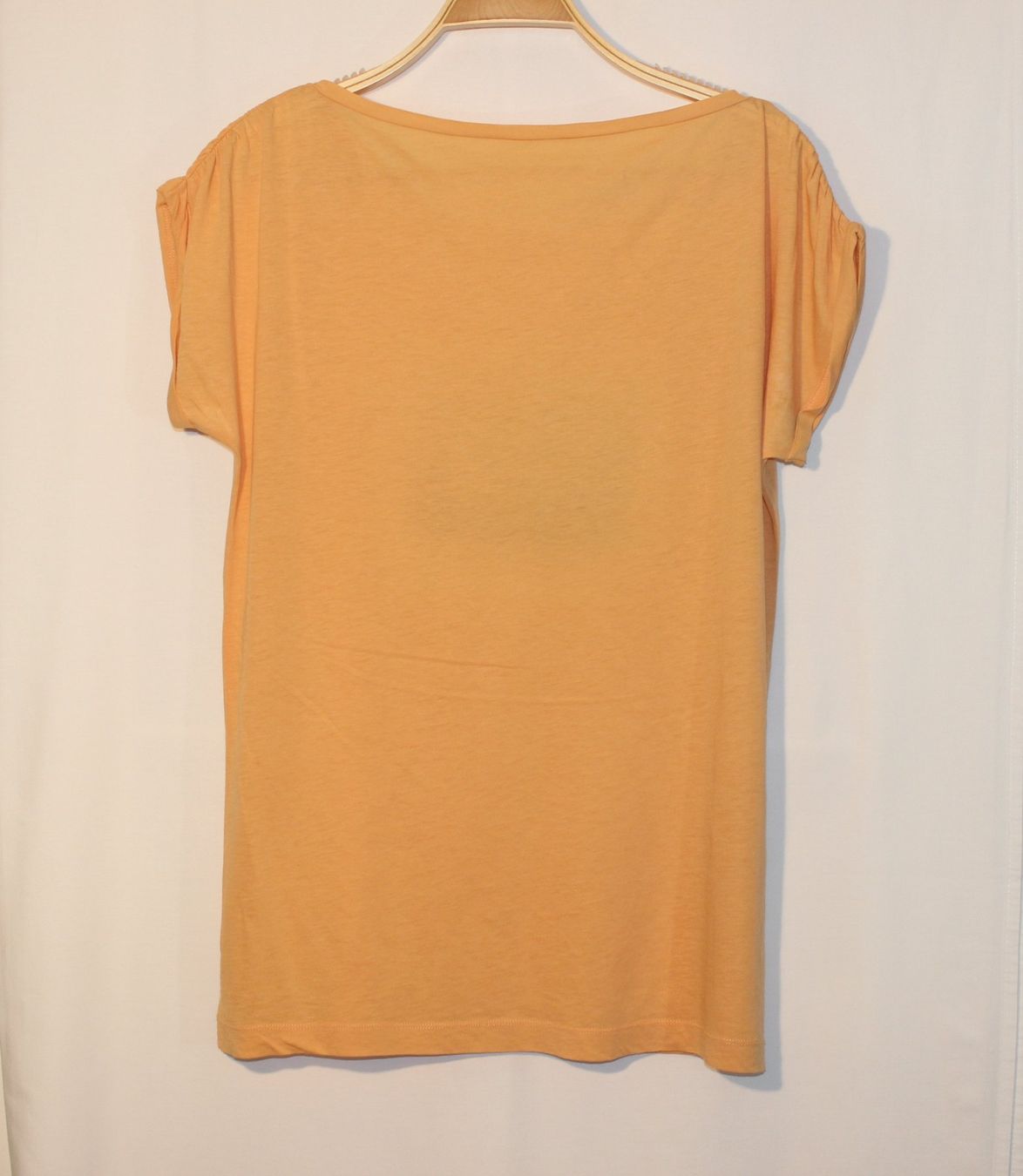Armani T-shirts: Armani T-Shirt, Gr. M/L – D'occasion à Basel par Mila_Graf 3