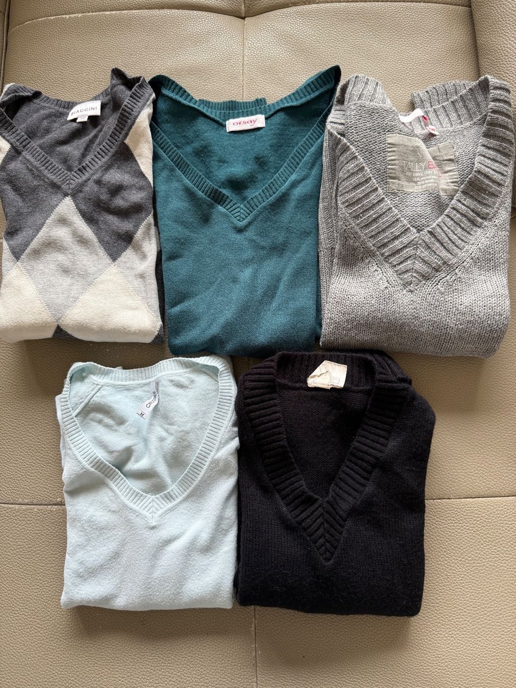 Lotti di vestiti: 5er Set Damenpullover, V-Ausschnitt, Gr. 34/XS – Usato da Schaan venduto da gemini_