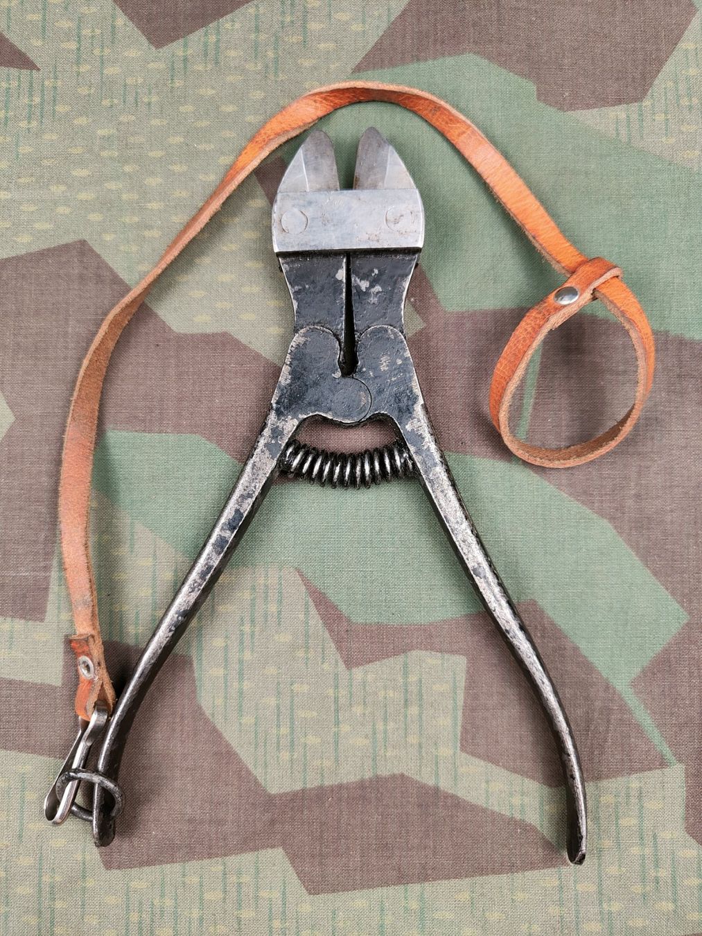 Uniformen: Drahtschere, Variante 3 – Gebraucht aus Bauma von SwissMilitaria 1