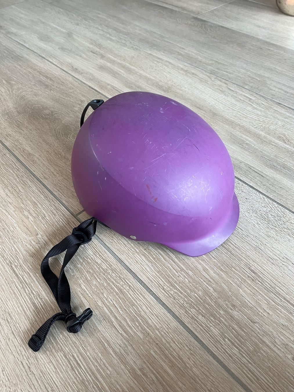 Caschi: Skateboard und Ski / Snowboard Helm – Usato da Lenzburg venduto da ansolt
