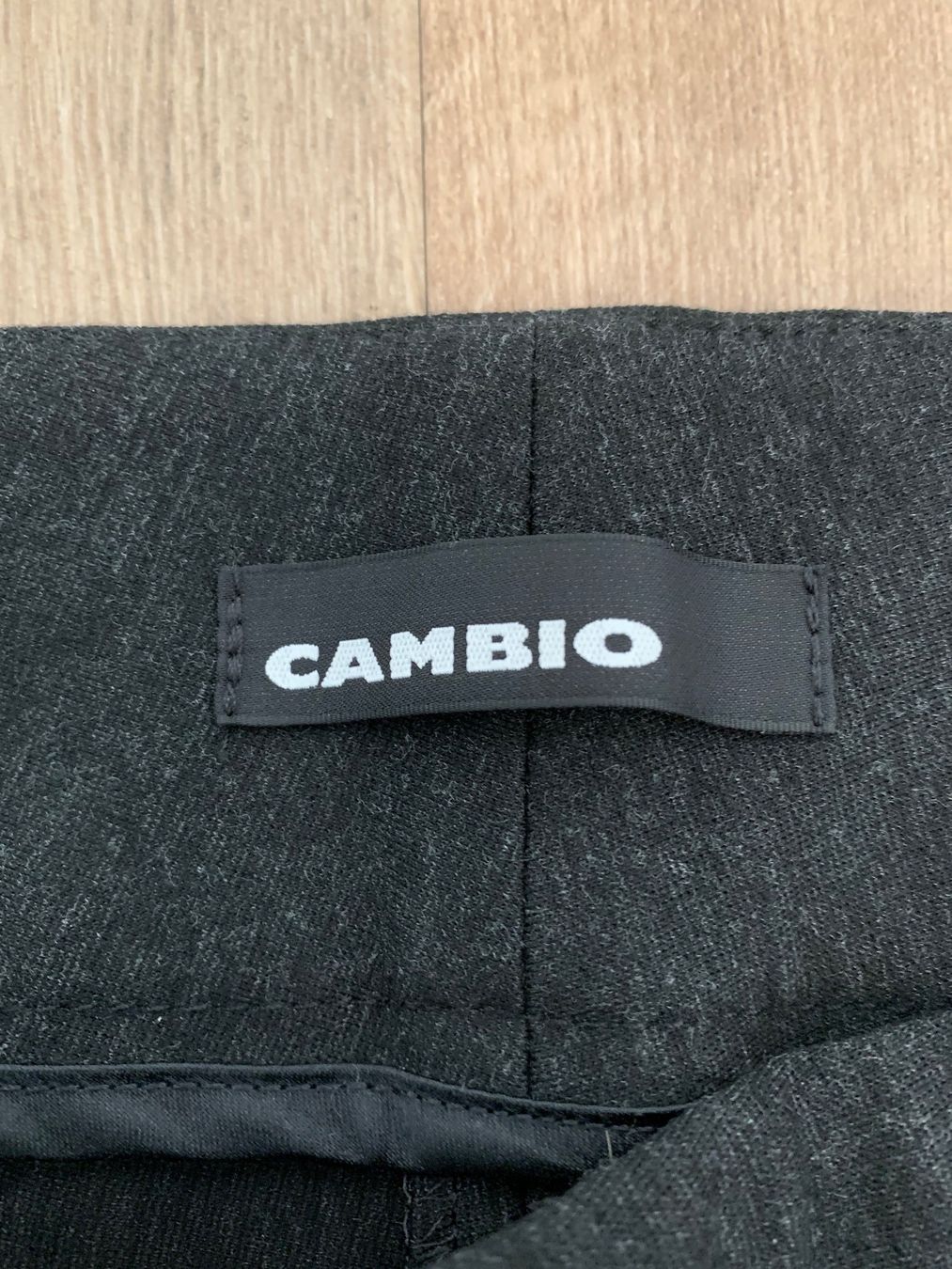 Cambio Pantaloni: Cambio Hose Stoffhose grau Gr. M / 38 – Usato da Fislisbach venduto da KolibriSecondhand 1