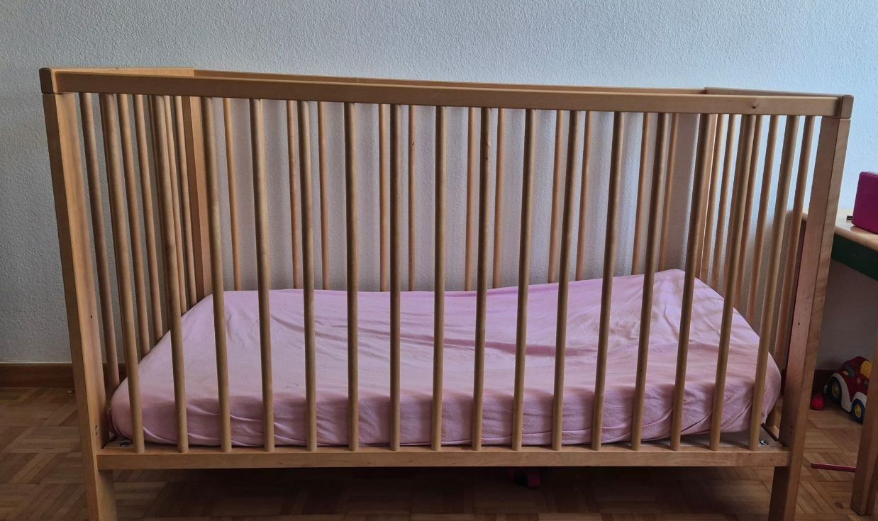 Letti: Gitterbett mit Matratze – Usato da Oberengstringen venduto da Mmond2