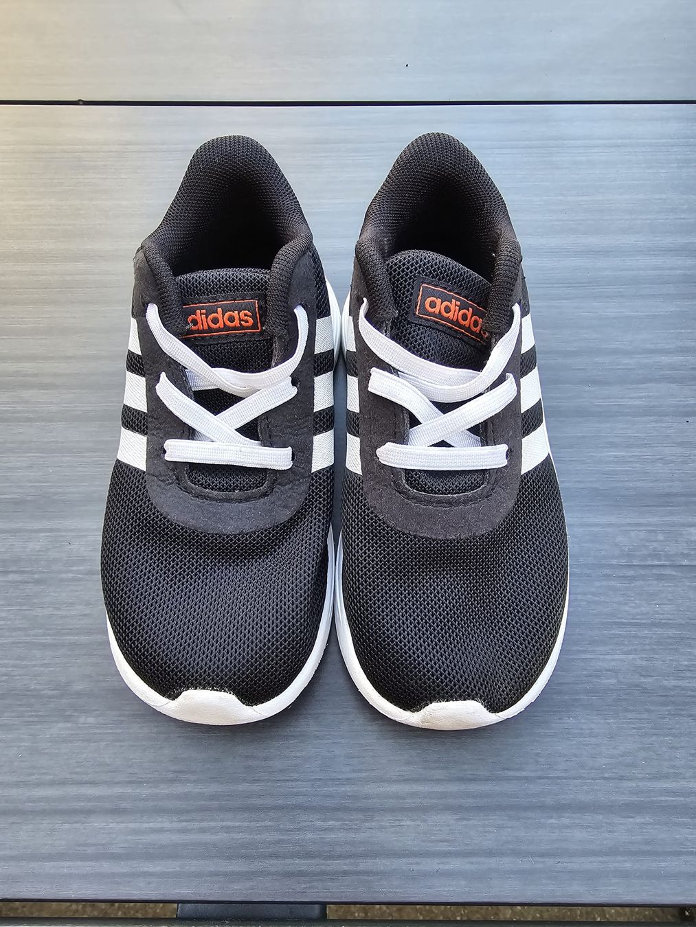Adidas Herrenschuhe: Baskets Adidas noires et blanches pointure 24 – Gebraucht aus Neuchâtel von mel_6m7r