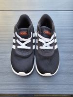 Baskets Adidas noires et blanches pointure 24