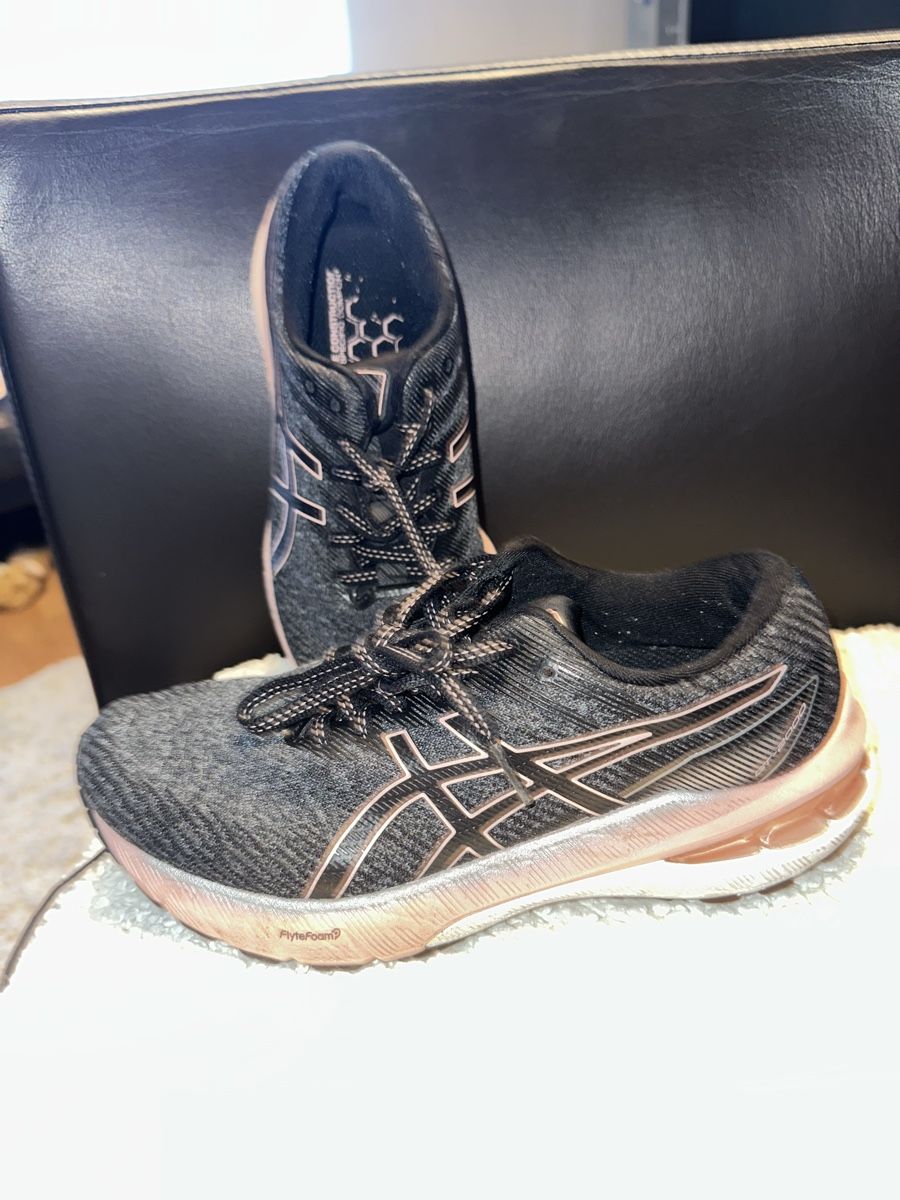 Asics Damenschuhe: ASICS 37 – Gebraucht aus Baar von Marios4445 1