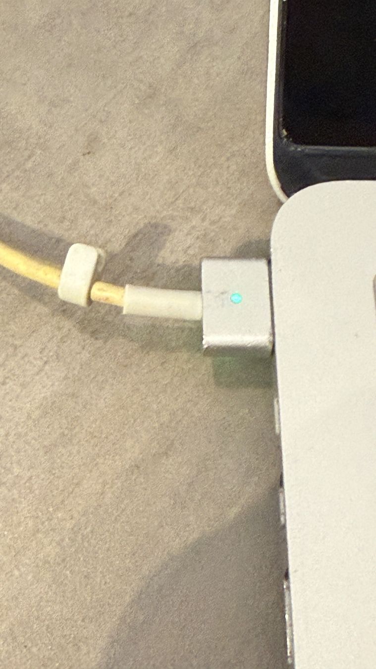 Apple Notebook: MacBook Pro 13" avec chargeur neuf – Usato da Treyvaux venduto da sophie_2210 2