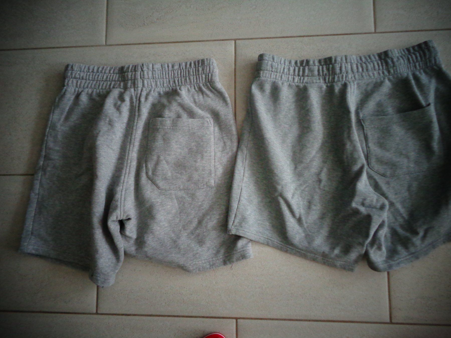 H&M Pantaloni: 2x SHORTS GR.XS – Usato da Rotkreuz venduto da Samballi 2