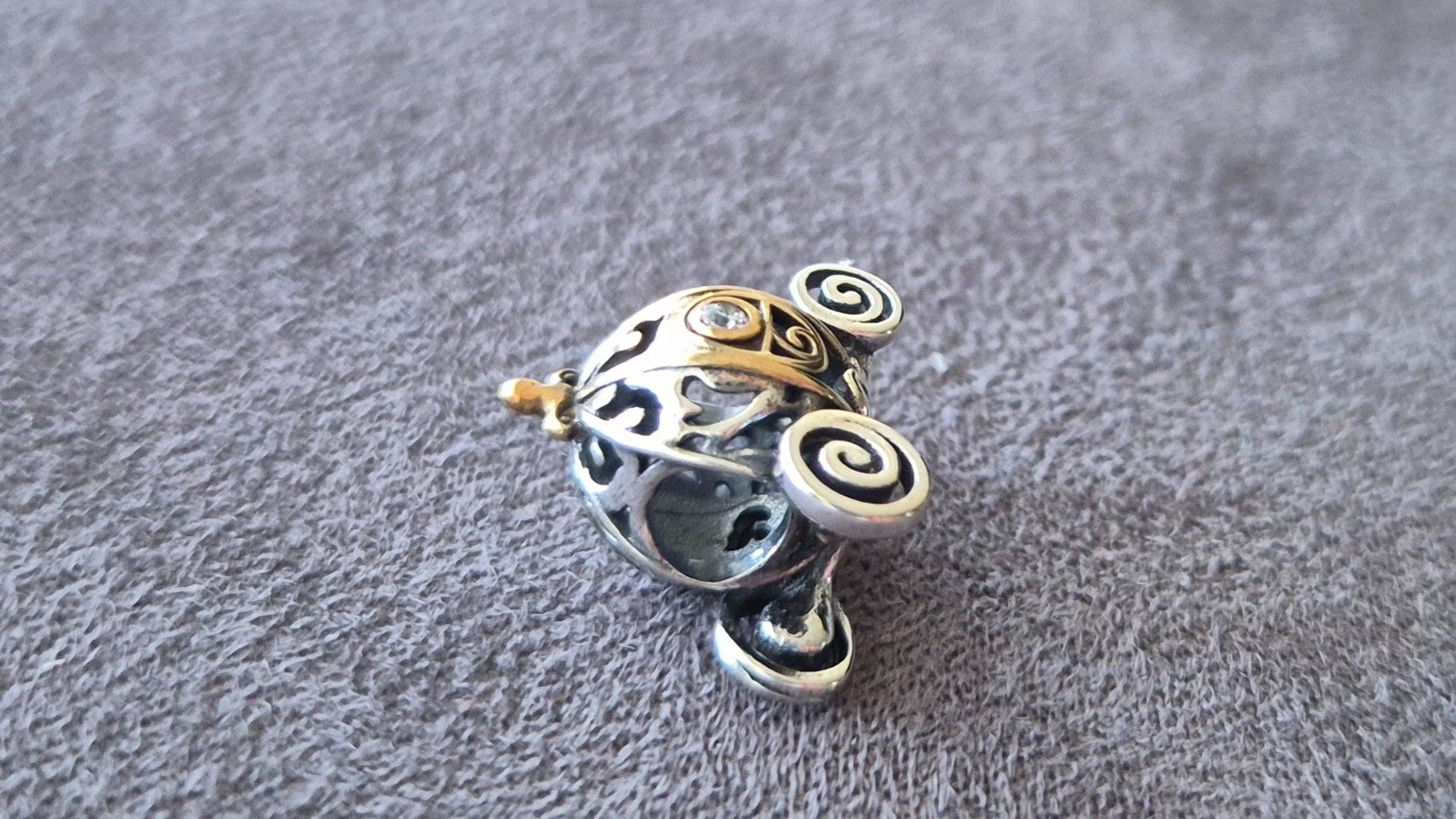 Ciondoli: Charm Kutsche +Garantie – Nuovo (secondo la descrizione) da Rotkreuz venduto da Carbone_Bijou-Shop 2