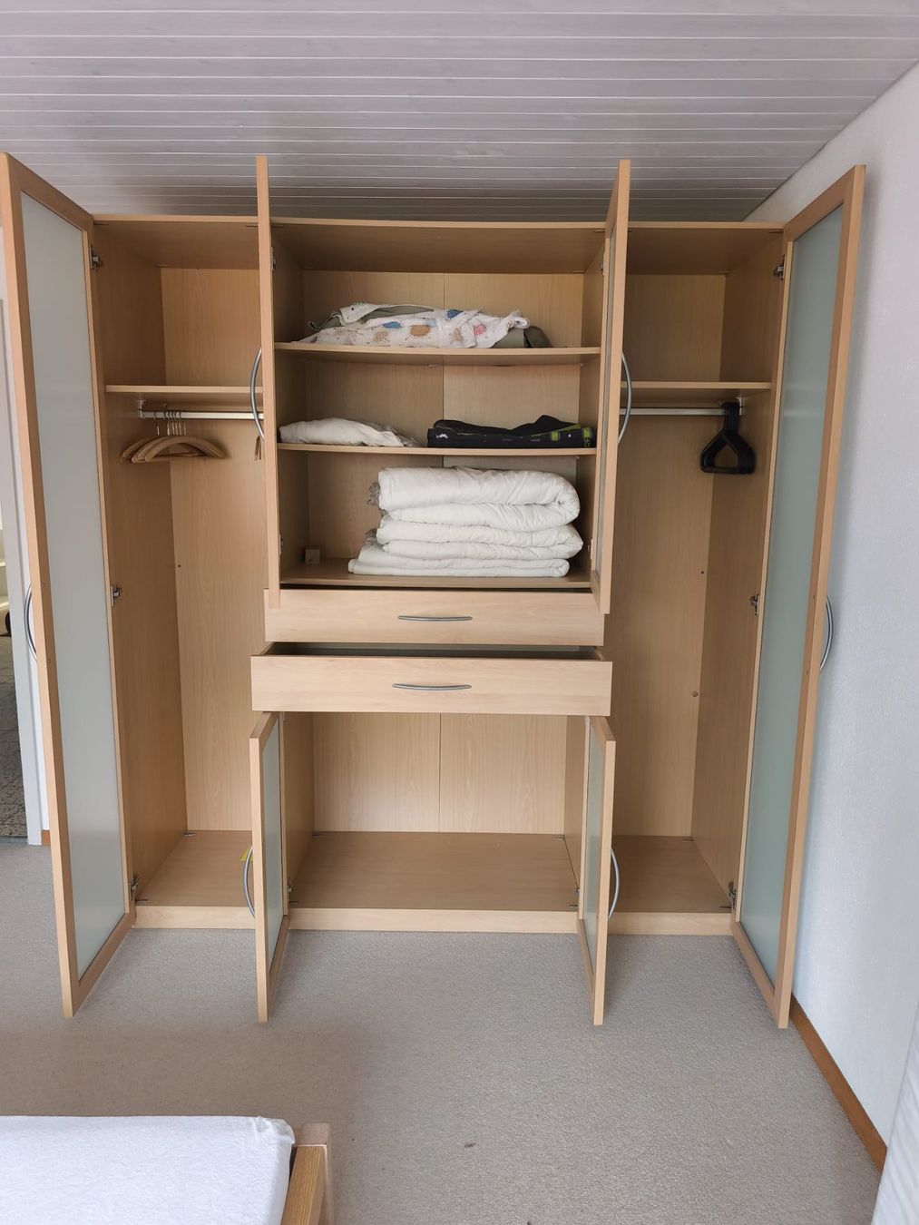 Armadi: Grosser Kleiderschrank mit Glasfronten – Usato da Gansingen venduto da linaus 1