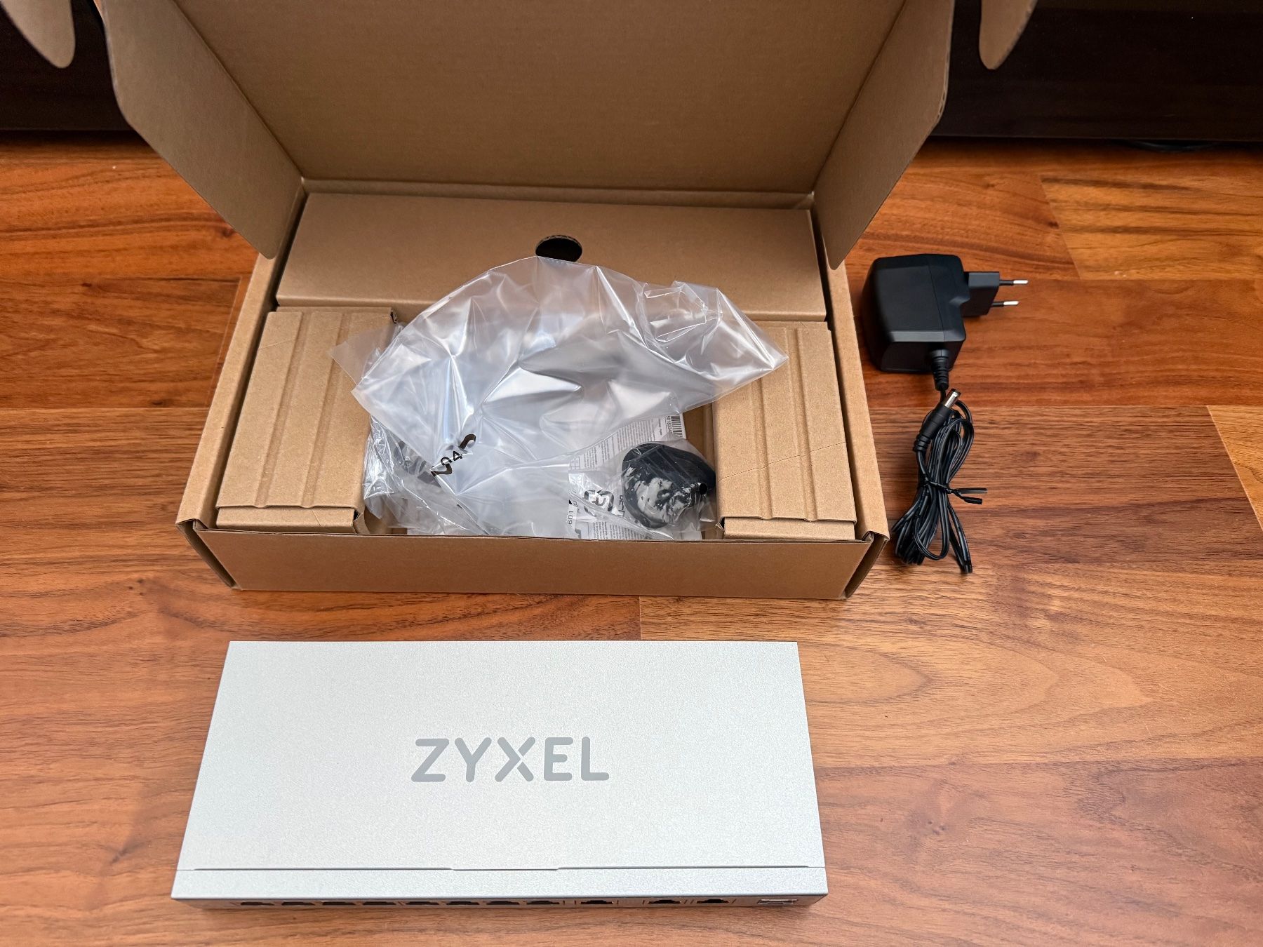 Zyxel Hub & Switch: Zyxel XGS1250-12 – Usato da Schindellegi venduto da Anubis2311 2