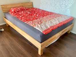 Bett mit Rückenlehne (140x200, Wildbuche massiv)